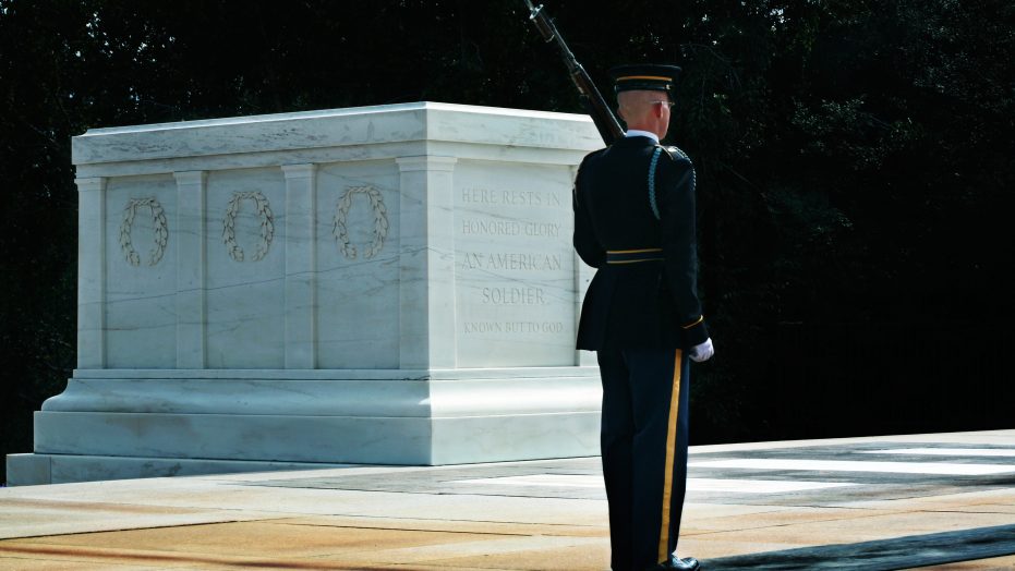 An Ode to the Tomb of the Unknown Soldier | WorldStrides