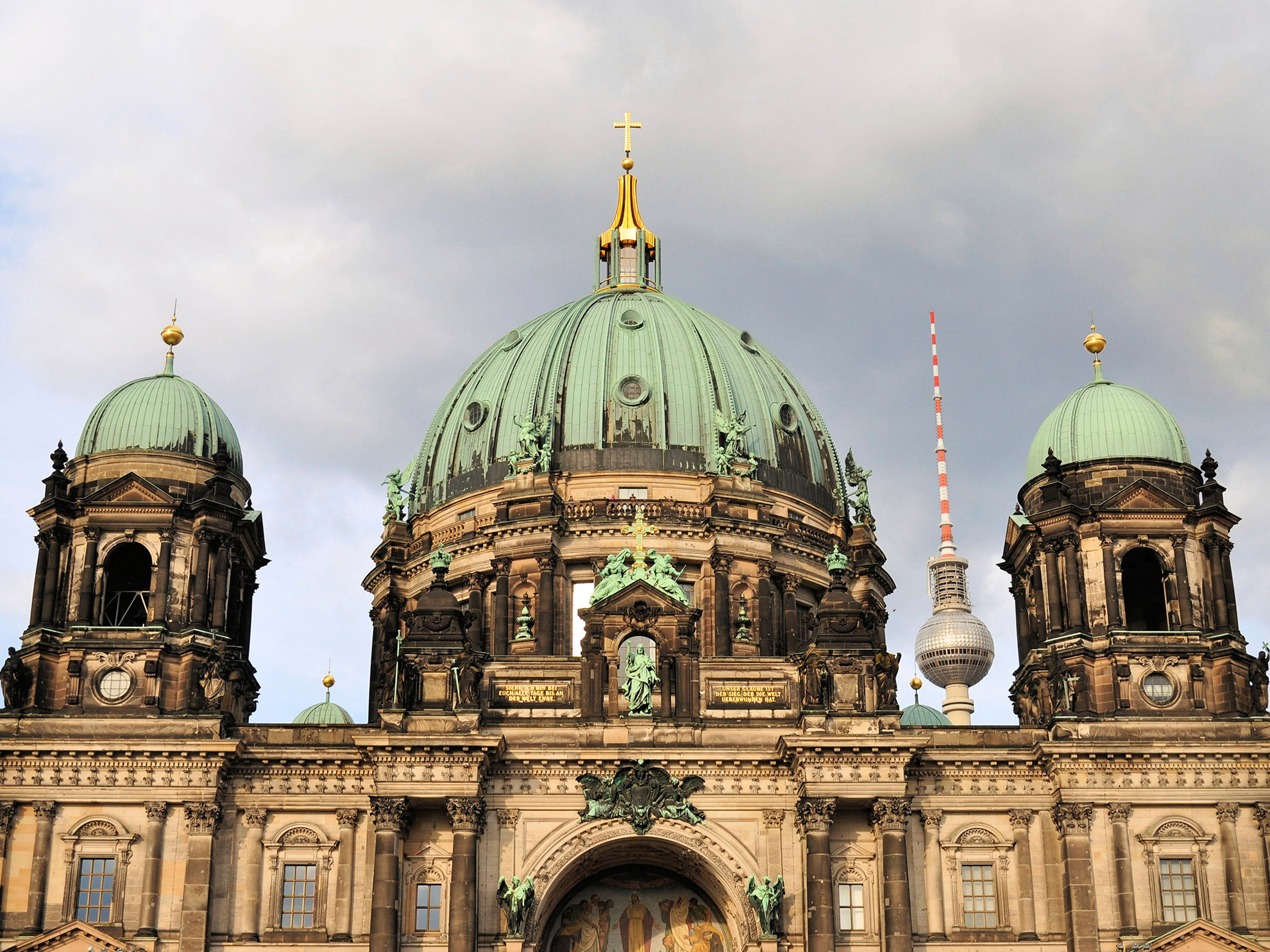 Собор в Берлине с зеленым куполом