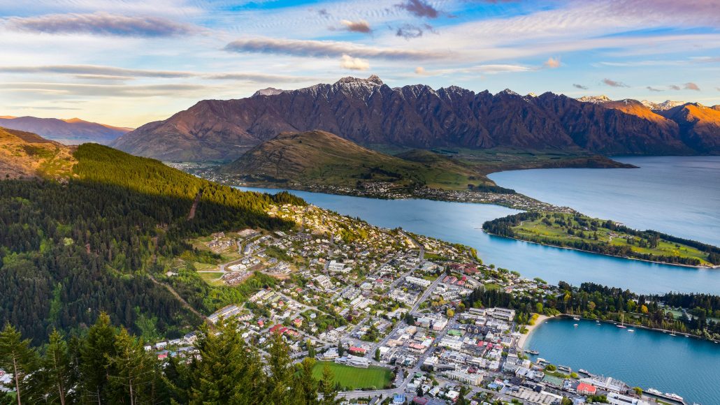 custom-university-travel-to-new-zealand-worldstrides